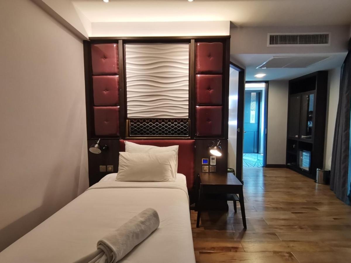 Holatel Hotel Phitsanulok Exterior photo