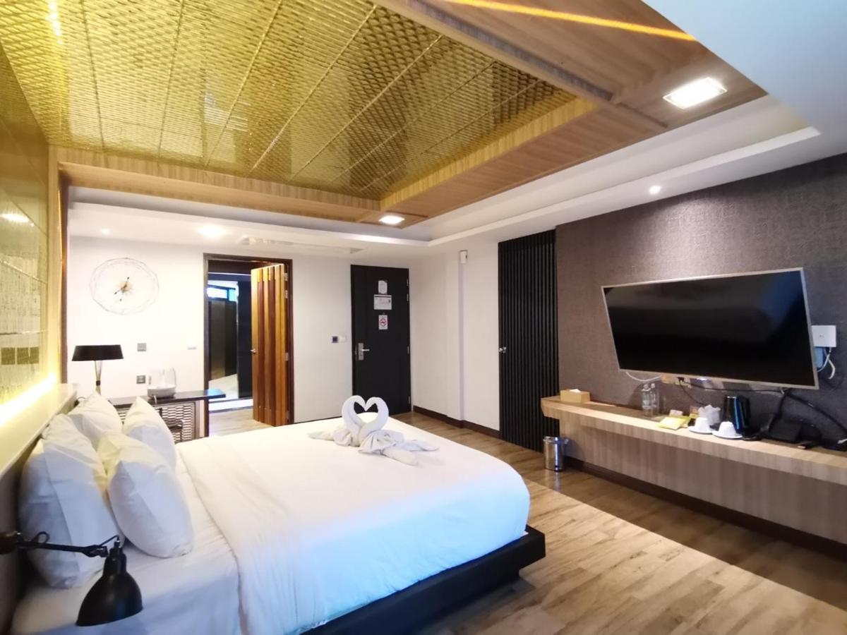 Holatel Hotel Phitsanulok Exterior photo