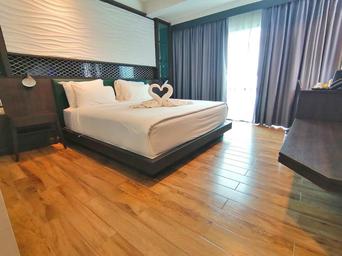 Holatel Hotel Phitsanulok Exterior photo