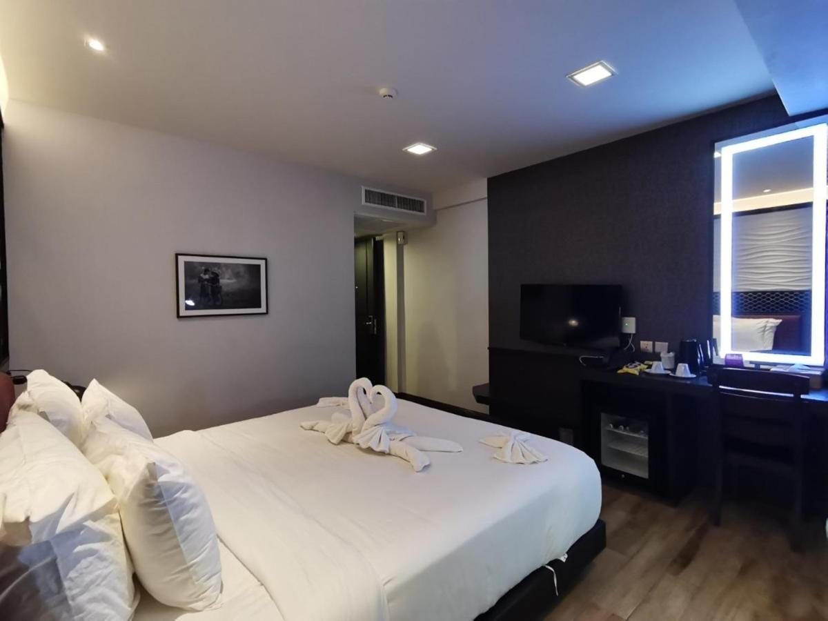 Holatel Hotel Phitsanulok Exterior photo