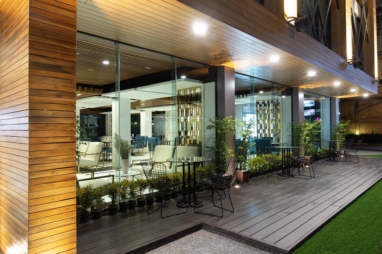 Holatel Hotel Phitsanulok Exterior photo